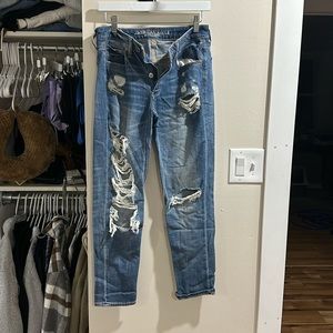 American Eagle Tomgirl ripped jeans